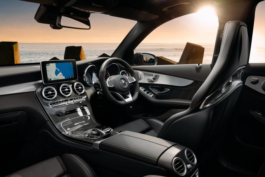 Интерьер Mercedes-AMG GLC63 S 4Matic+ (X253) 2018 года  (AU) (фото 23 из 40)